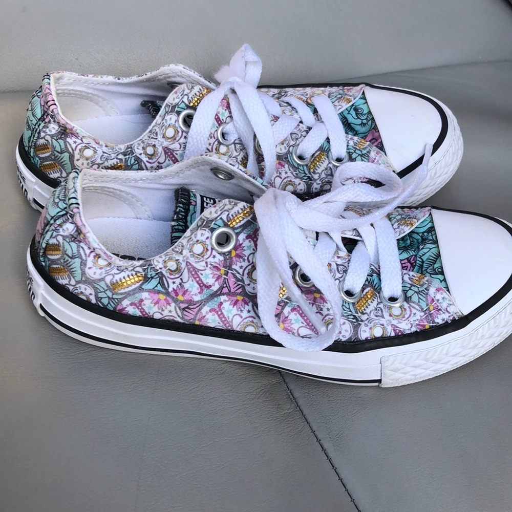 Girls converse only worn once. Like new condition.